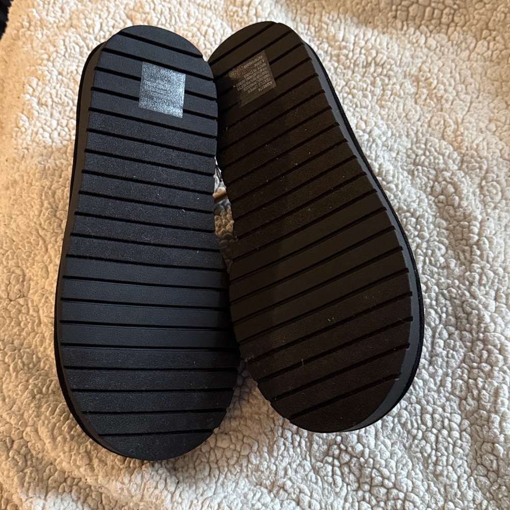 Torrid slippers new with tags women’s size 8.5 wide - Picture 2 of 5